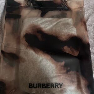 🏇BURBERRY TOTE🏇